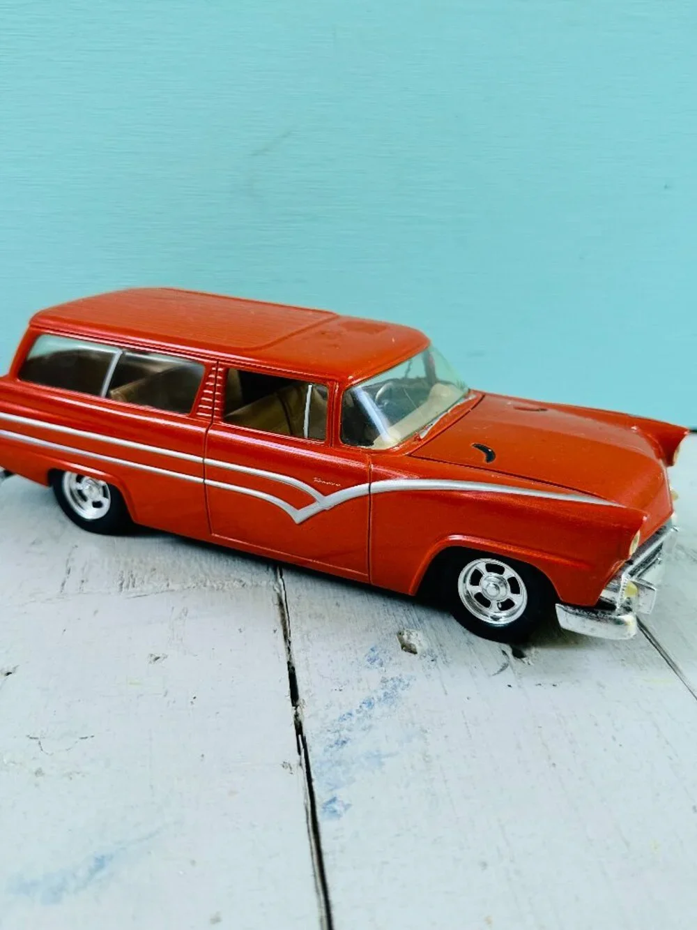 Ertl 1956 Ford Country Sedan Wagon 1:24 Diecast Red Street Rod Model Car 8 inch